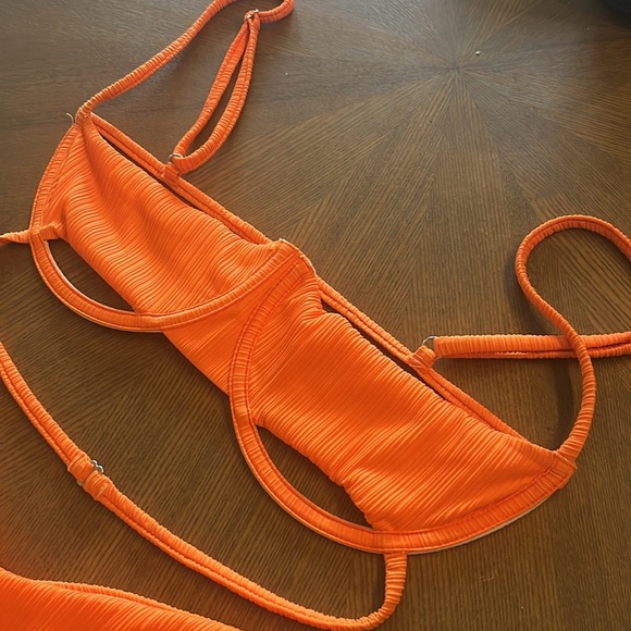 Frankie’s Enzo Plisse Ribbed Bikini - Picture 10 of 16